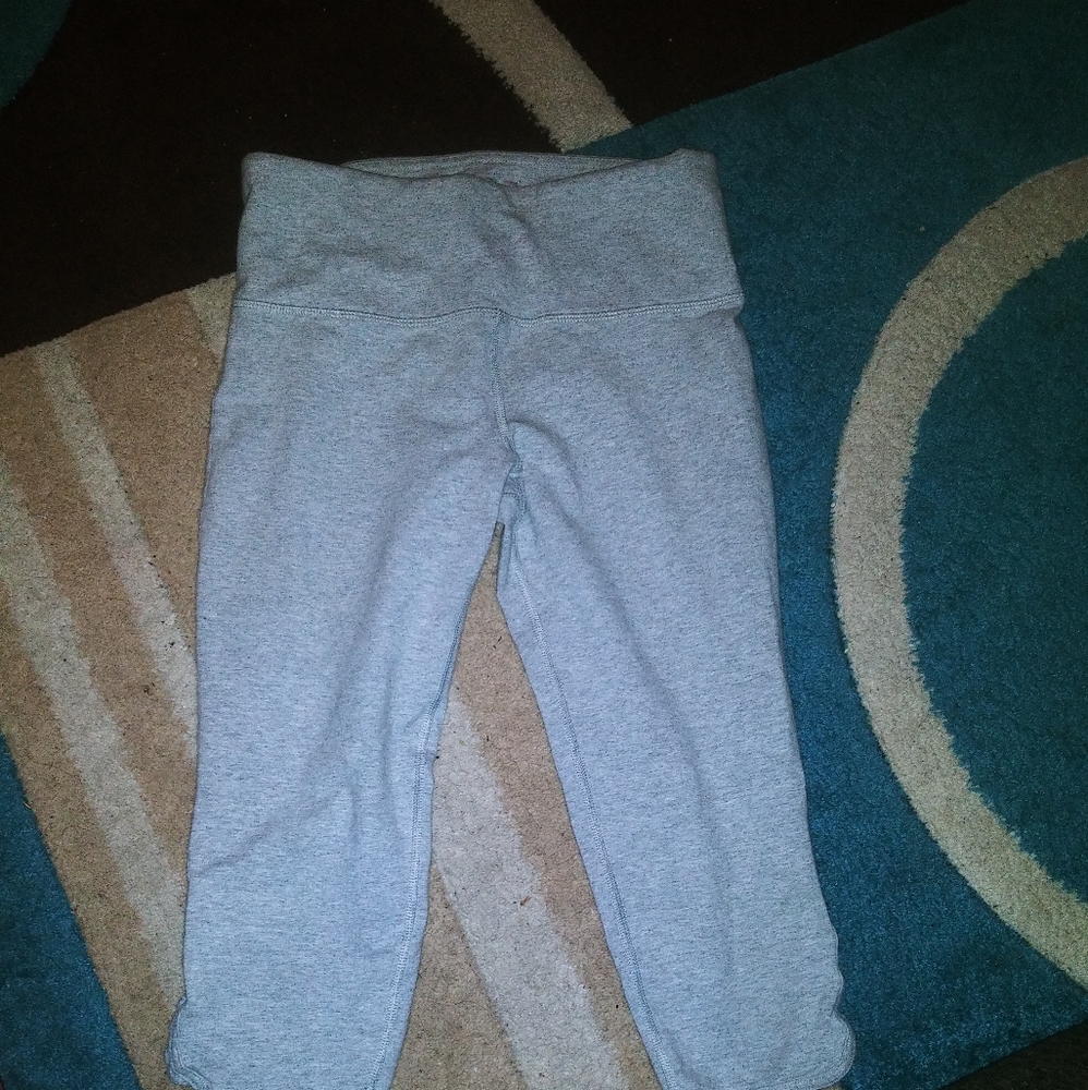 SOLD Capri leggings